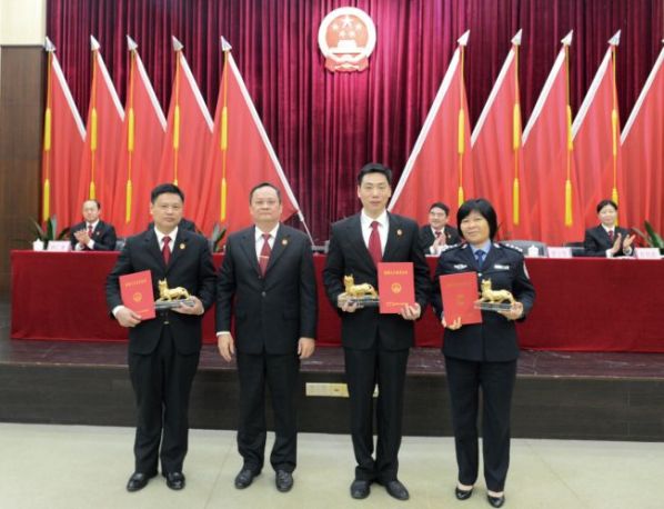 1.20 我院召开2016年总结表彰大会790.jpg