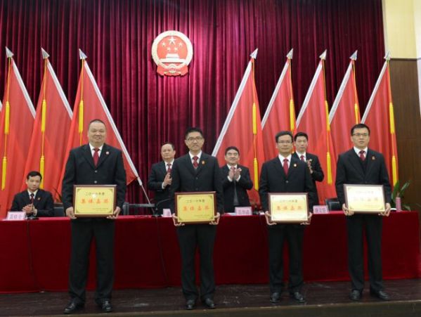 1.20 我院召开2016年总结表彰大会1156.jpg