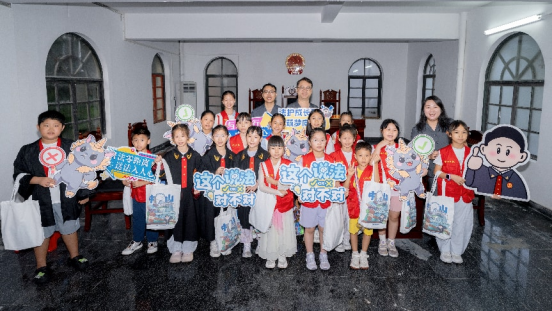 0824全国首创!打卡“香山法影”沉浸式法治体验点,是什么体验?2682.png
