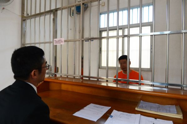 我院法官依法提审被执行人王某.JPG
