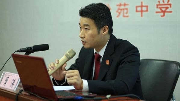 1.13 我院裴涛法官为松苑中学作法律宣讲540.jpg