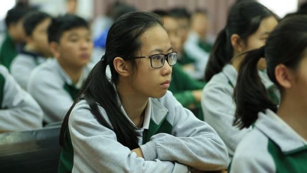 1.13 我院裴涛法官为松苑中学作法律宣讲800.jpg