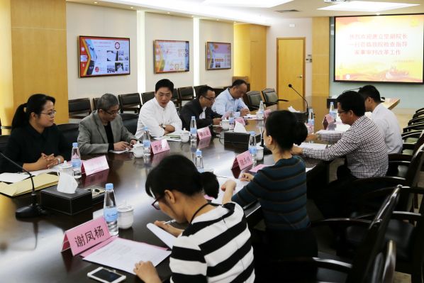 1、4月18日,我院唐立坚副院长一行5人到市第一法院进行调研并召开座谈会.jpg